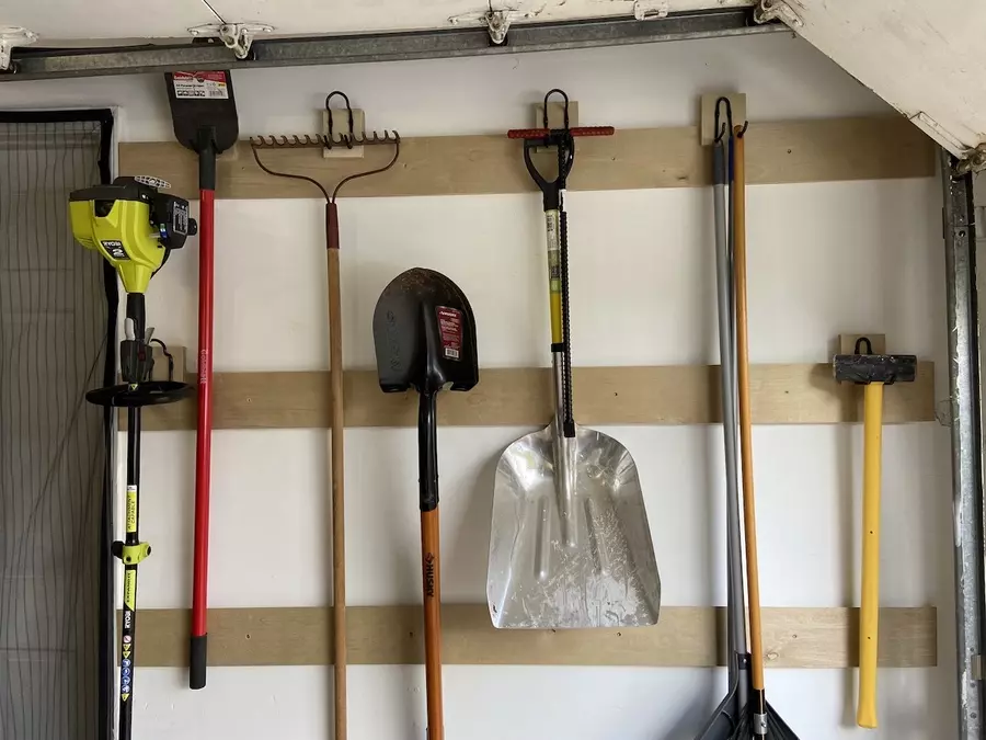 diy garden tool rack