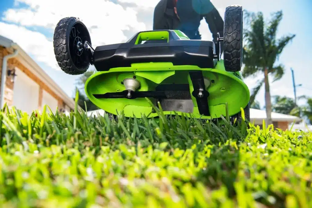 signs your mower blades need sharpening