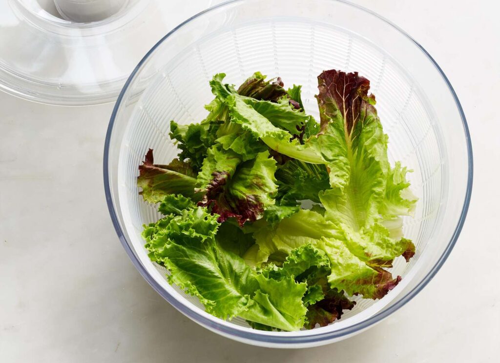 wash and chop lettuce for cat